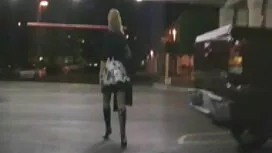 Una ragazza ottiene  ...