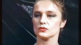 Asiatico Stretto tra ...