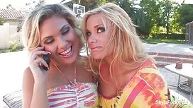 Donne che servono la ...